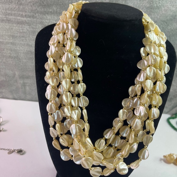 Vintage Faux Coin Pearly and Gold tone Necklace Coastal Grandma Mermaid core - Picture 2 of 4